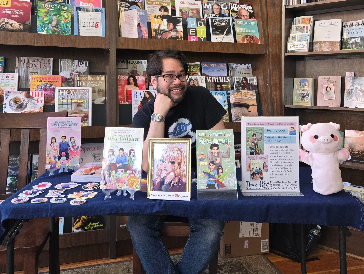 Kenny Loui at Book Signing