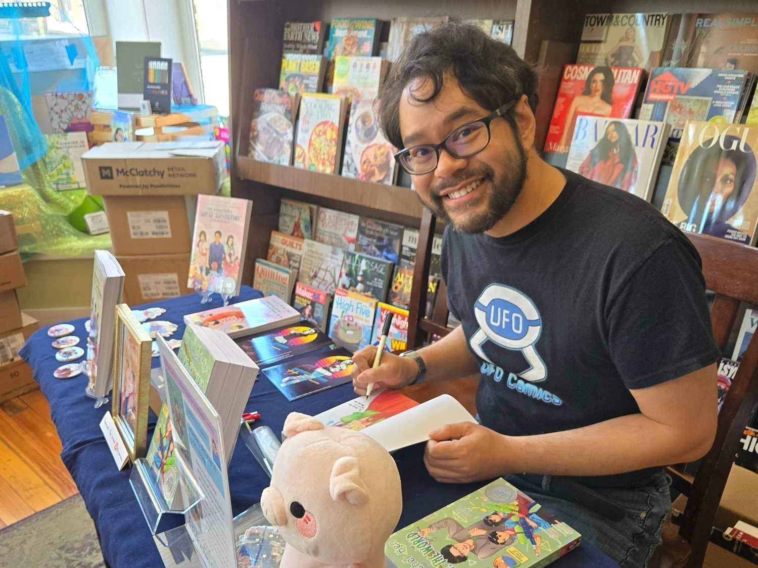 Kenny Loui at Book Signing